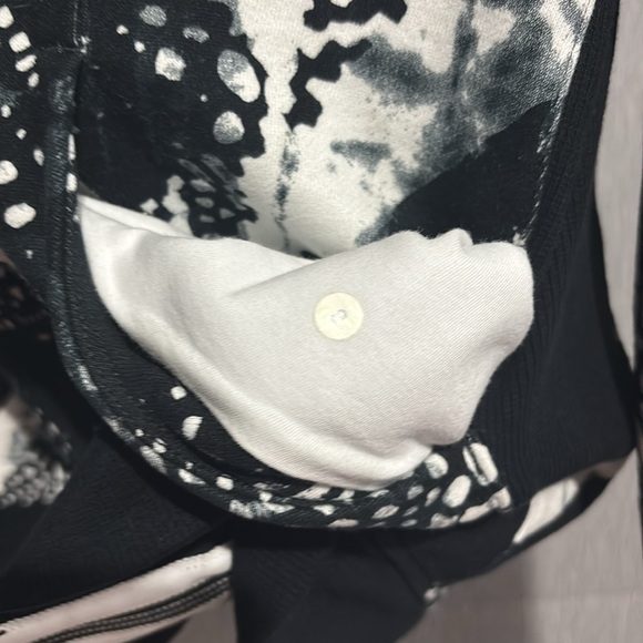 lululemon athletica Black and White Scuba Jacket - Picture 5 of 6